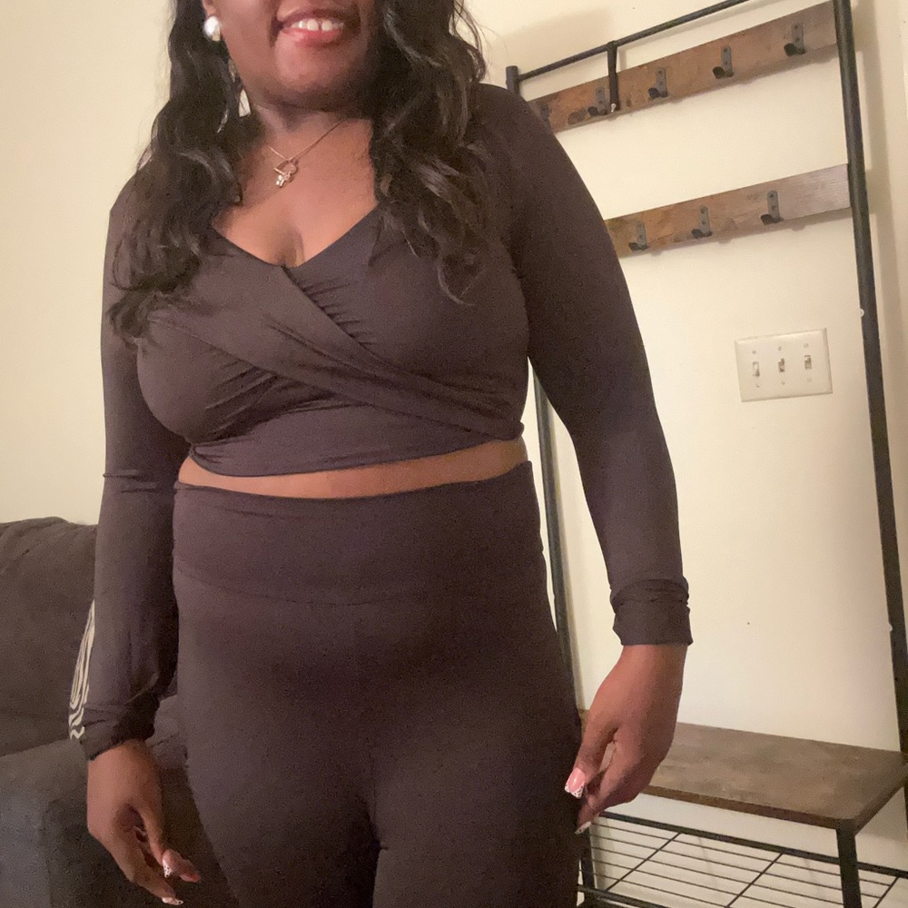 Chic Black Long Sleeve Crop Top and Leggings Set